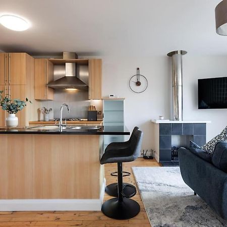 Modern Penthouse Apartment 2 Bed, 2 Bath Sleeps 6 City Centre 贝尔法斯特 外观 照片