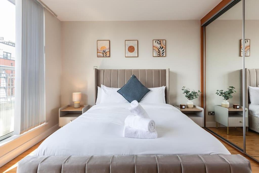 Modern Penthouse Apartment 2 Bed, 2 Bath Sleeps 6 City Centre 贝尔法斯特 外观 照片