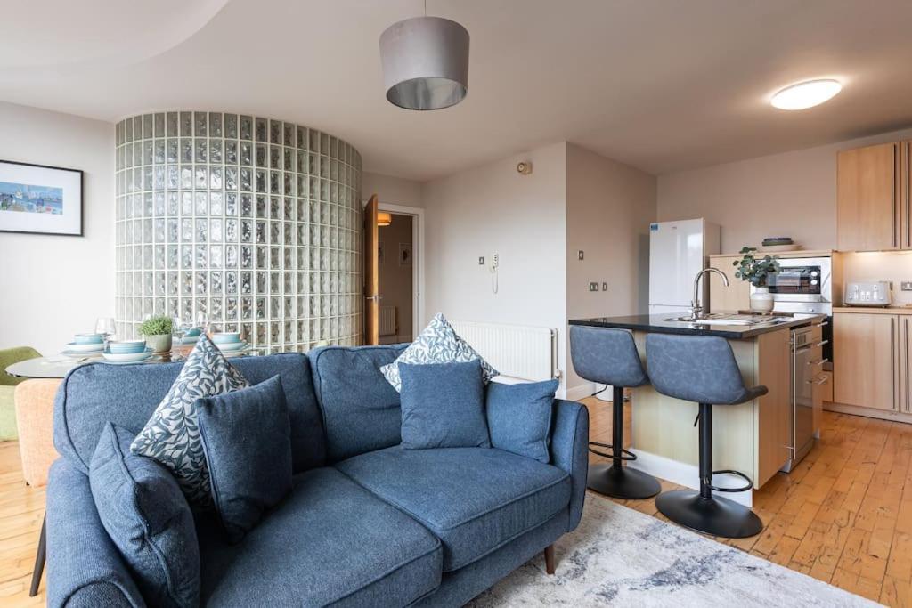 Modern Penthouse Apartment 2 Bed, 2 Bath Sleeps 6 City Centre 贝尔法斯特 外观 照片