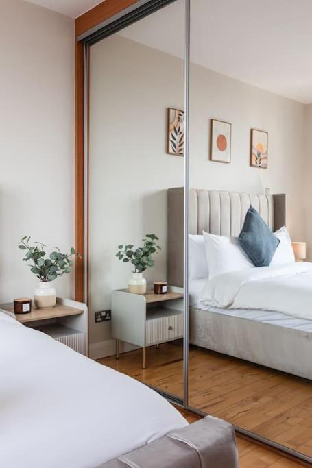 Modern Penthouse Apartment 2 Bed, 2 Bath Sleeps 6 City Centre 贝尔法斯特 外观 照片