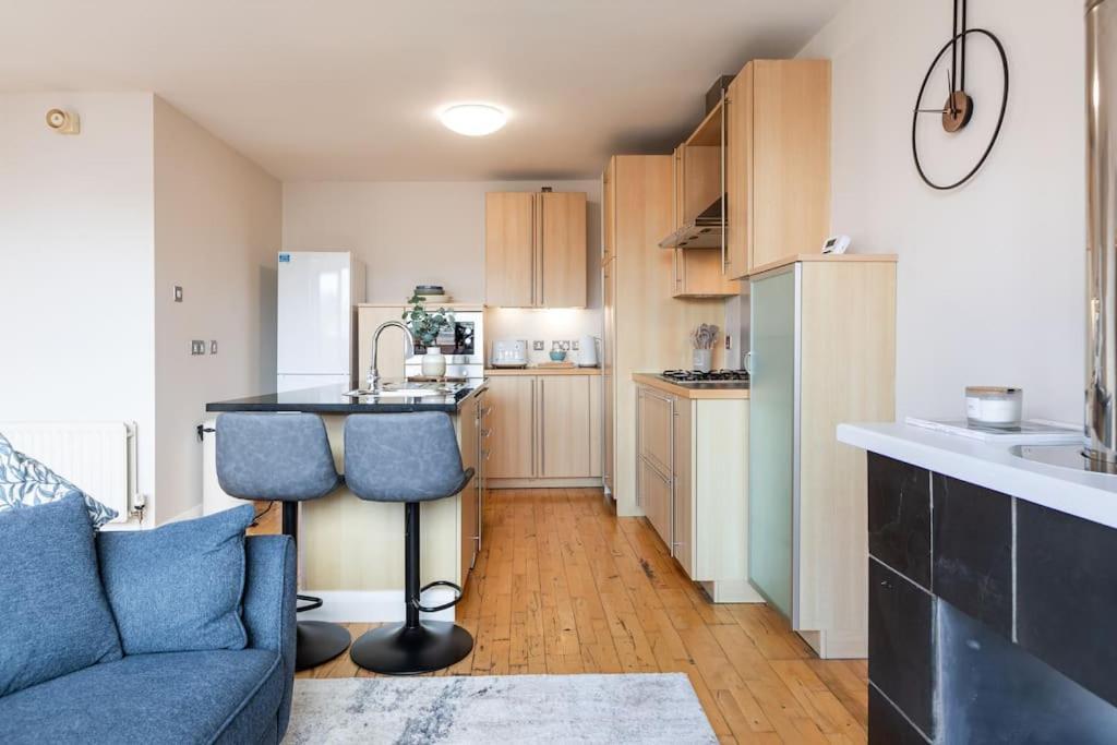 Modern Penthouse Apartment 2 Bed, 2 Bath Sleeps 6 City Centre 贝尔法斯特 外观 照片