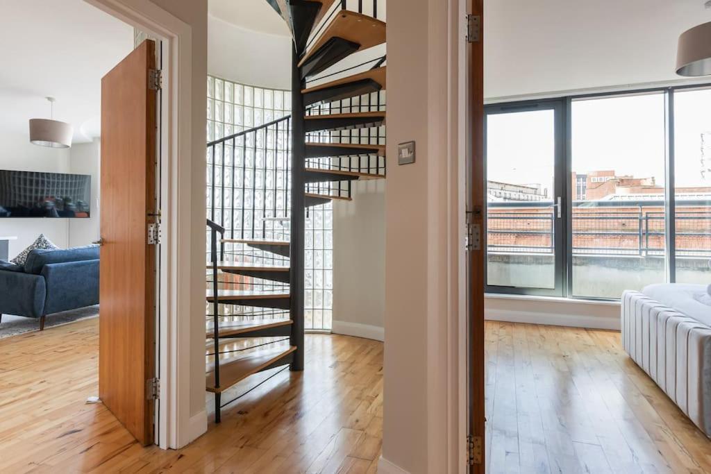 Modern Penthouse Apartment 2 Bed, 2 Bath Sleeps 6 City Centre 贝尔法斯特 外观 照片
