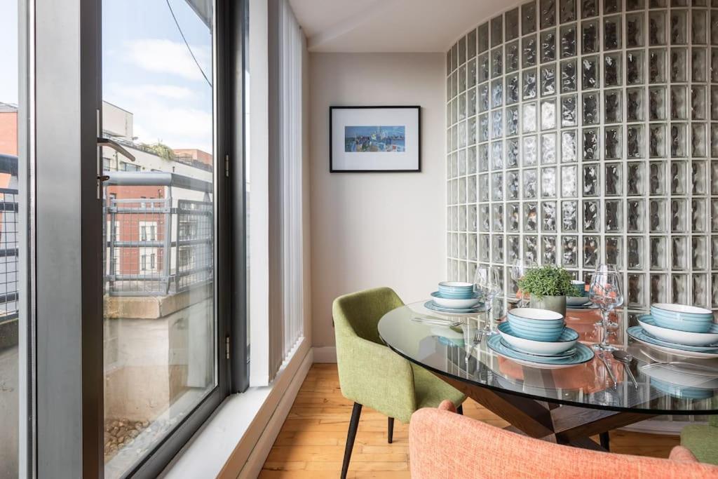 Modern Penthouse Apartment 2 Bed, 2 Bath Sleeps 6 City Centre 贝尔法斯特 外观 照片